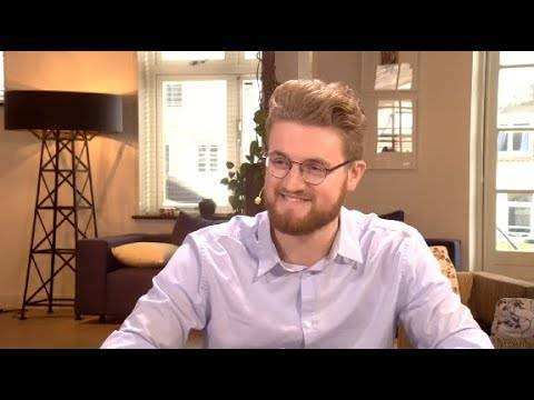 Studentdocent Joris geeft een online seniorencollege